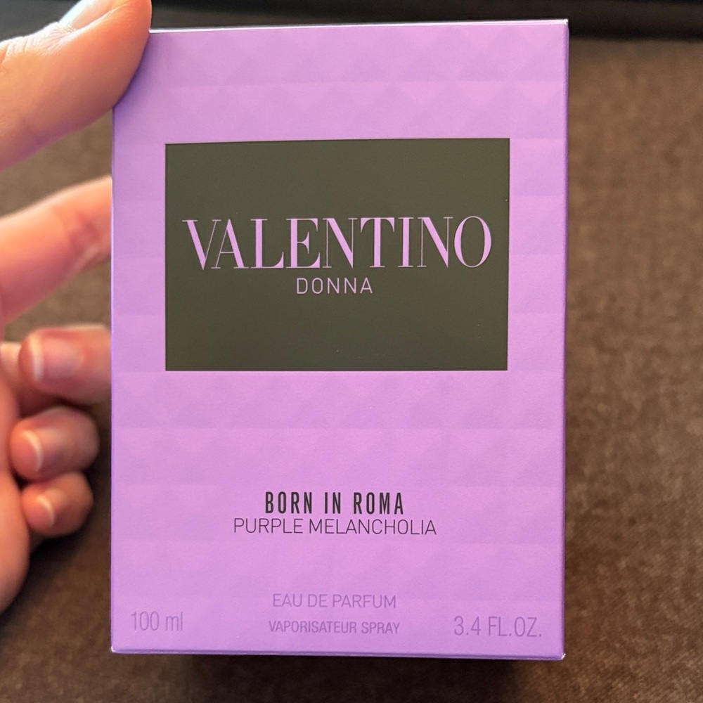 Valentino Donna Purple Melancholia Eau de Parfum - Picture 2 of 5
